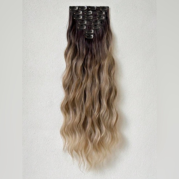 Ombre Ashy Blonde Wavy Clip in hair extensions in 22 Inches - Human Hair Blend - Picture 8 of 8